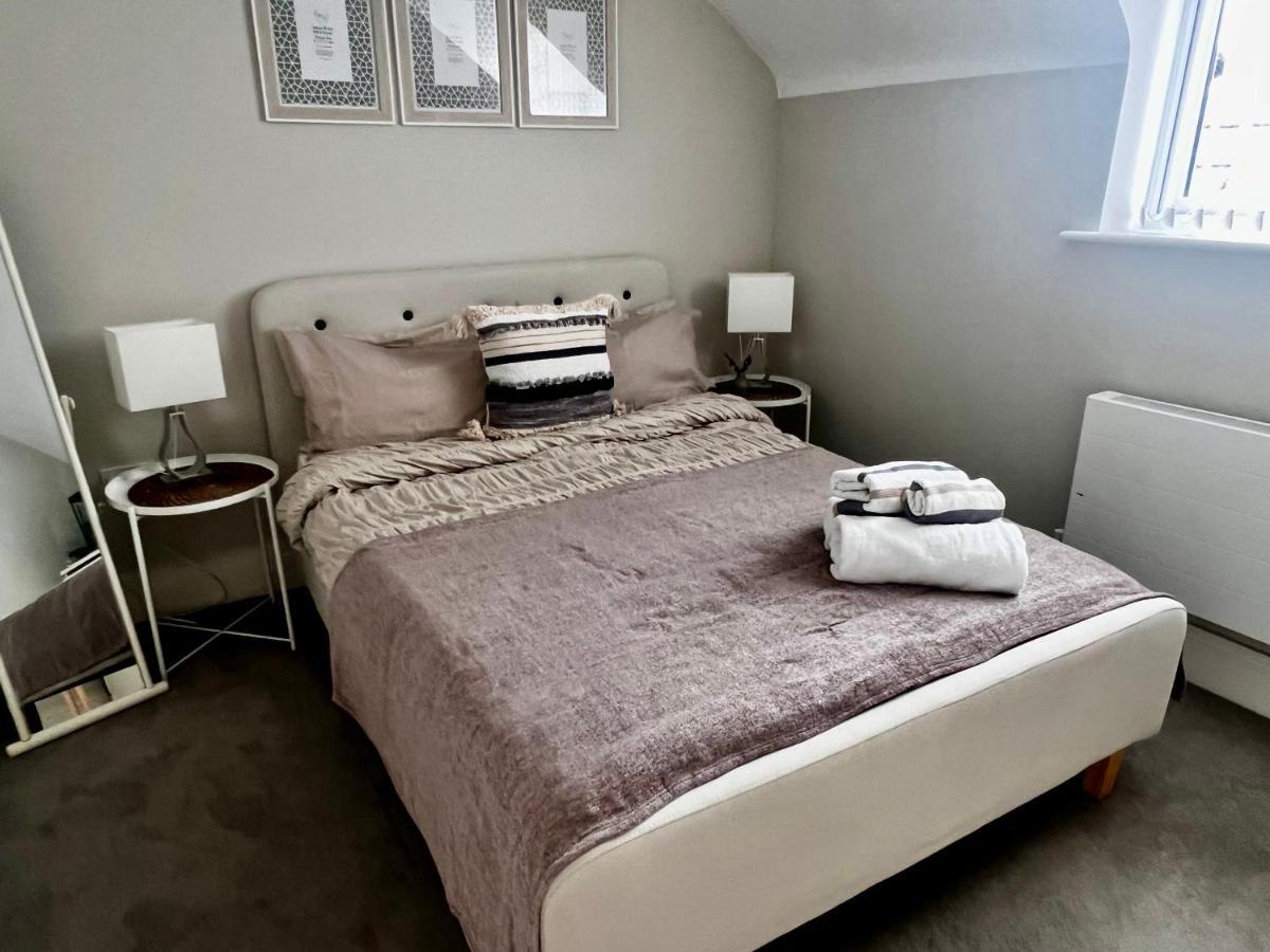 Lakeside Lux Bedroom With Parking, M4 Jct 11, Next To Train Station Reading Exteriör bild